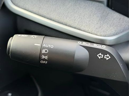 Certified 2025 Nissan Kicks SV image 17