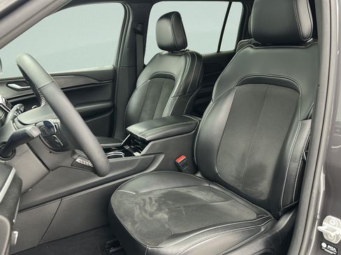 Used 2023 Jeep Grand Cherokee L Laredo AWD/4WD image 14