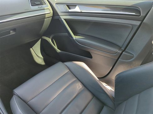 Used 2017 Volkswagen Golf R 4-Door image 22