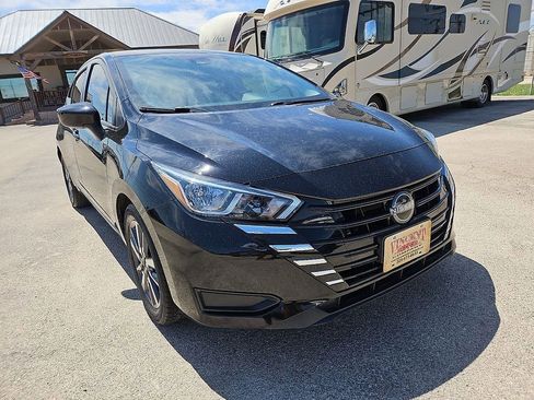 Used 2023 Nissan Versa SV FWD image 11