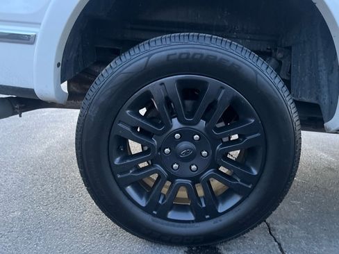 Used 2013 Ford F150 Platinum image 31