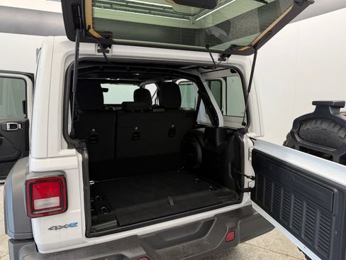 Used 2023 Jeep Wrangler Unlimited w/ Sun & Screen Package AWD/4WD image 22