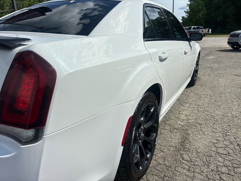 Used 2019 Chrysler 300 S RWD image 7