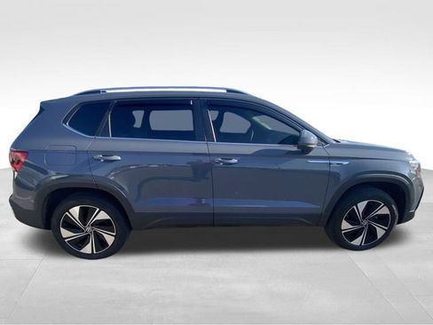 Used 2024 Volkswagen Taos SE w/ Panoramic Sunroof Package AWD/4WD image 12