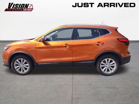 Used 2017 Nissan Rogue Sport SV AWD/4WD image 2