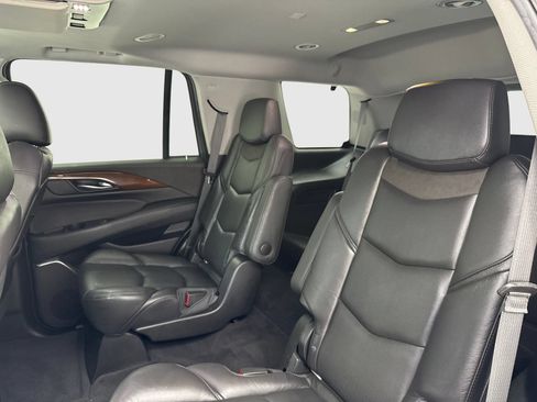 Used 2018 Cadillac Escalade Luxury AWD/4WD image 37