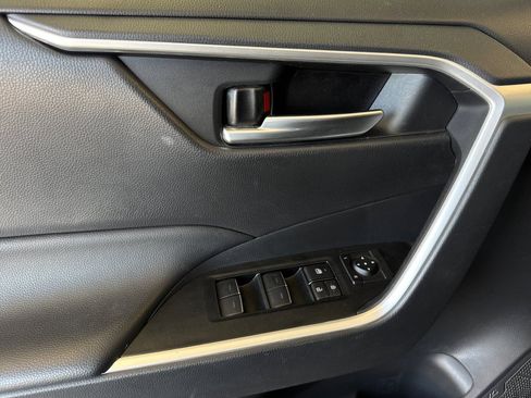 Used 2025 Toyota RAV4 XLE FWD image 12