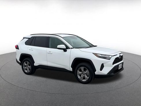 Used 2025 Toyota RAV4 XLE image 2