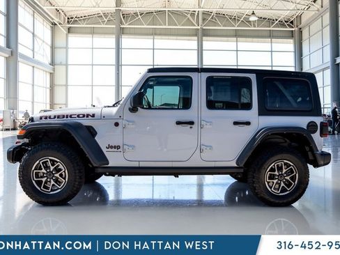 Used 2024 Jeep Wrangler Unlimited Rubicon image 2