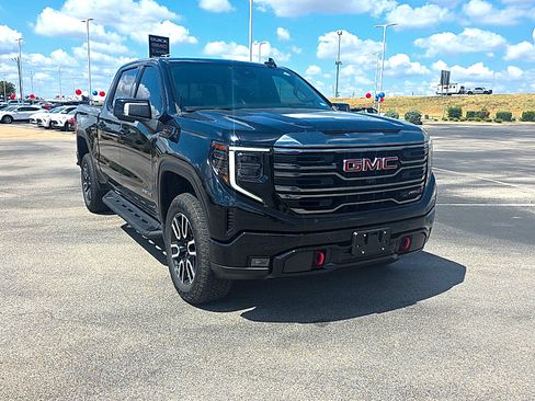 Used 2024 GMC Sierra 1500 AT4 w/ Technology Package AWD/4WD image 7