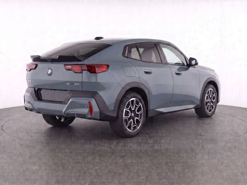 Certified 2026 BMW X2 xDrive28i AWD/4WD image 3