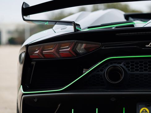 Used 2021 Lamborghini Aventador SVJ image 46