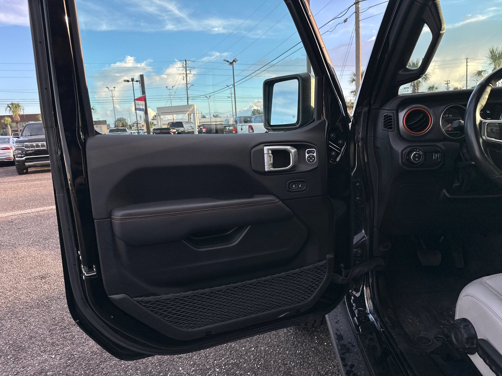 Used 2023 Jeep Gladiator Mojave w/ Cold Weather Group AWD/4WD image 10