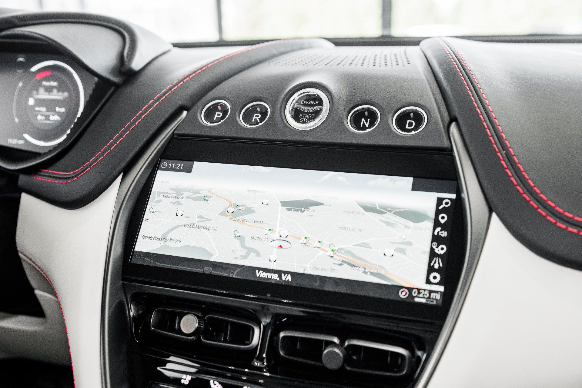 Used 2022 Aston Martin DBX AWD/4WD image 25