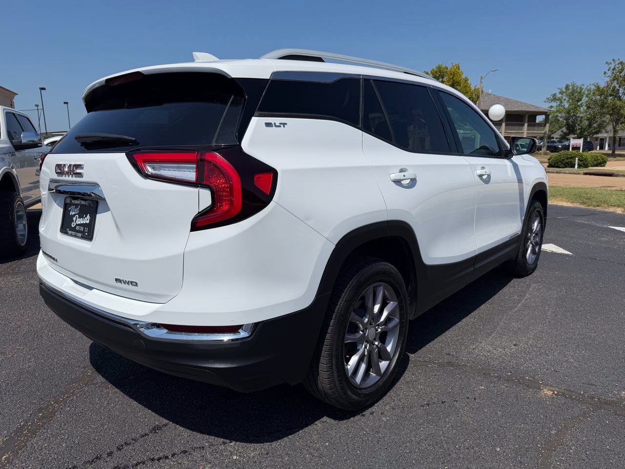 Used 2023 GMC Terrain SLT AWD/4WD image 6