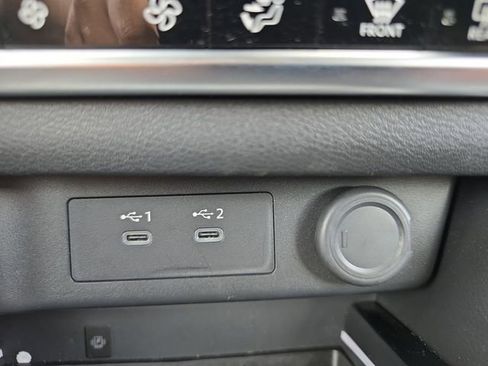 Used 2025 Nissan Rogue SL FWD image 6