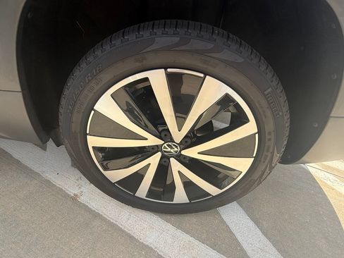 Certified 2023 Volkswagen Taos SE FWD image 9