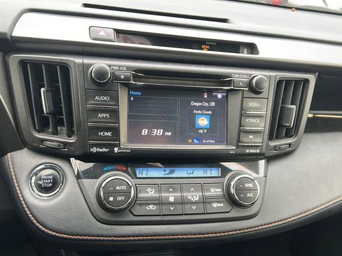 Used 2016 Toyota RAV4 SE image 10