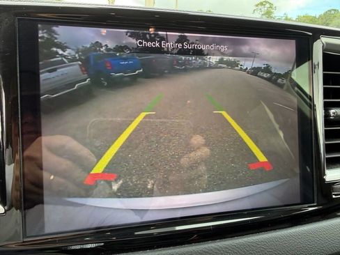 Used 2024 Chrysler Pacifica Touring-L FWD image 28