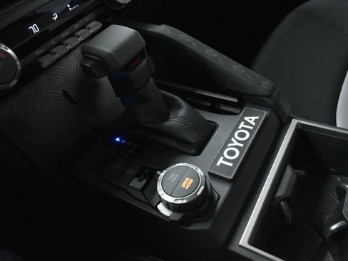 Used 2025 Toyota Tacoma TRD Sport AWD/4WD image 29