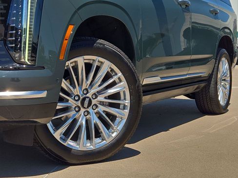 Used 2026 Cadillac Escalade Luxury w/ LPO, Floor Liner Package RWD image 8