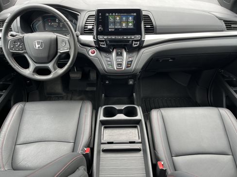 Used 2024 Honda Odyssey Sport image 3
