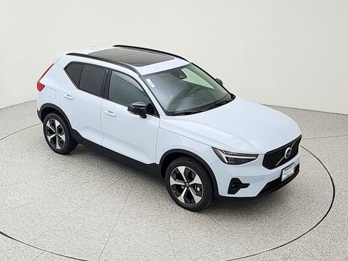 New 2026 Volvo XC40 B5 Plus w/ Climate Package AWD/4WD image 15