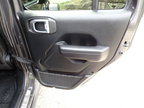 Used 2021 Jeep Wrangler Unlimited Rubicon image 25