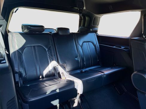 Used 2024 Ford Expedition Platinum image 29