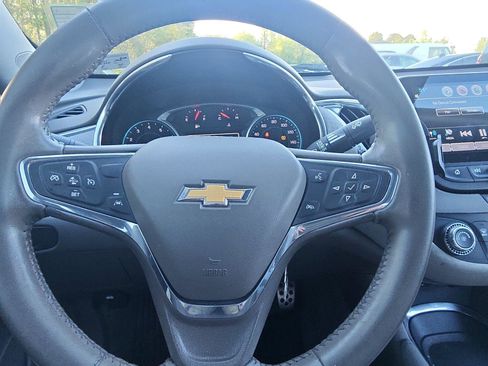 Used 2016 Chevrolet Malibu LT FWD image 12