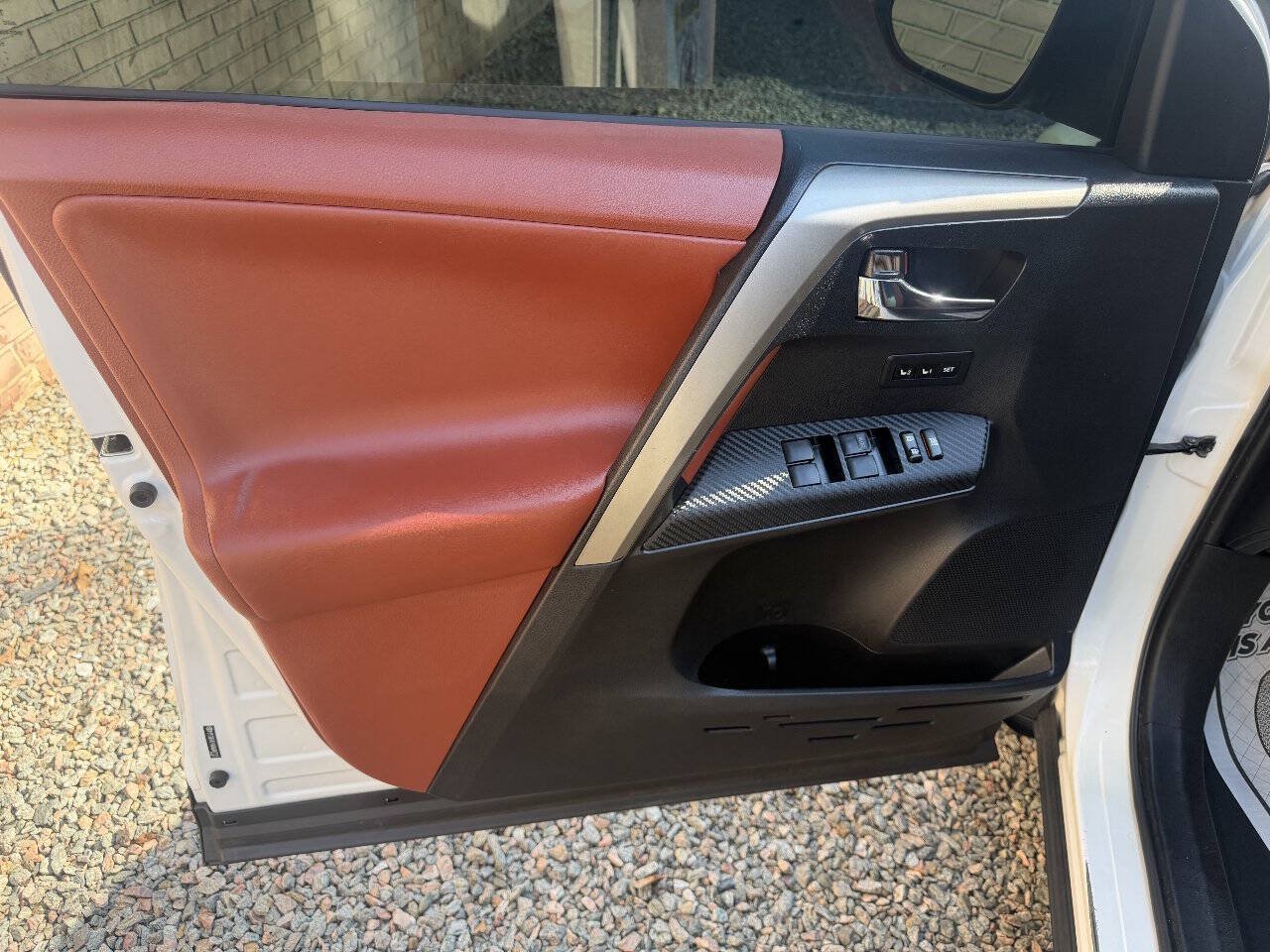 Used 2013 Toyota RAV4 Limited AWD/4WD image 3