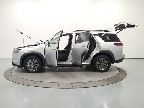 Used 2025 Nissan Pathfinder SV AWD/4WD image 12