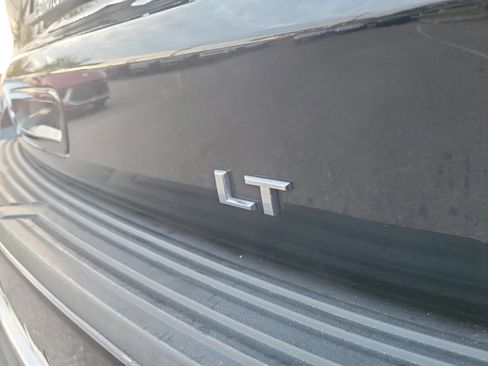 Used 2024 Chevrolet Suburban LT image 9