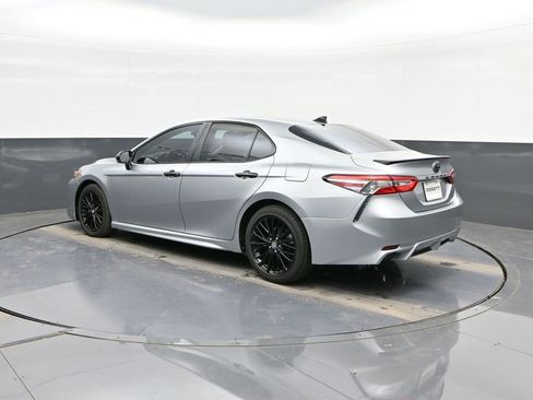 Used 2019 Toyota Camry SE image 5