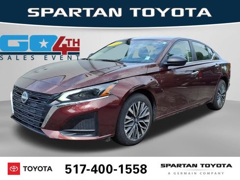 Used 2025 Nissan Altima 2.5 SV AWD/4WD image 1
