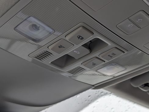 Used 2023 Volkswagen Taos SE image 26