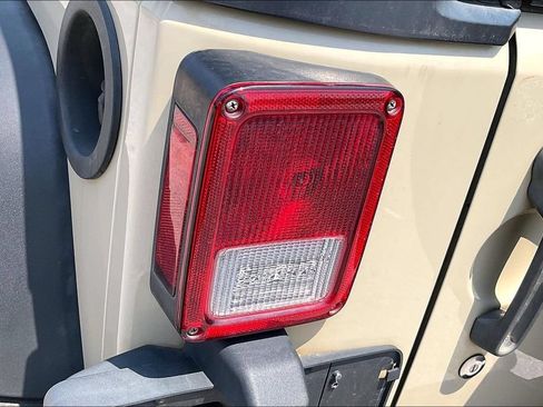 Used 2018 Jeep Wrangler Sport AWD/4WD image 21