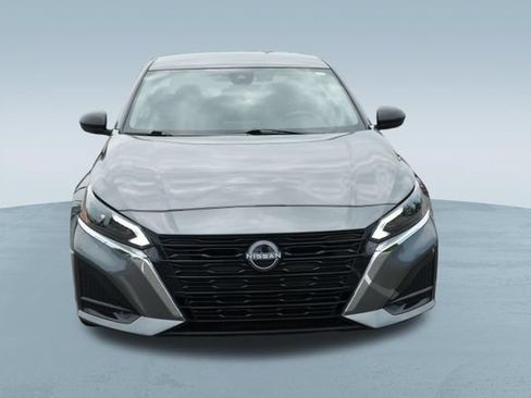 Used 2025 Nissan Altima 2.5 SV FWD image 2