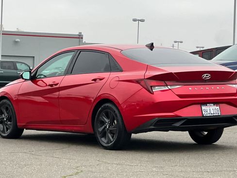 Used 2021 Hyundai Elantra SEL w/ Cargo Package image 7