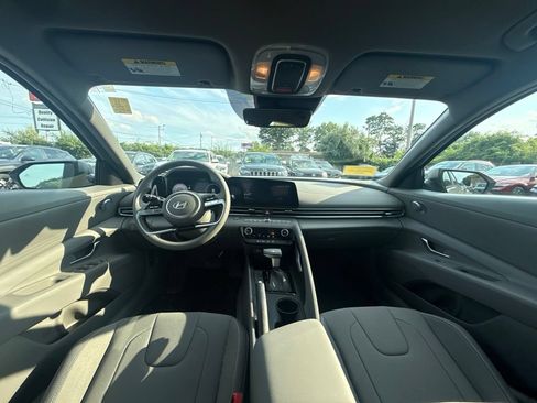 Used 2024 Hyundai Elantra SEL FWD image 21