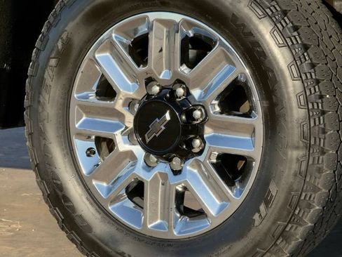 Used 2024 Chevrolet Silverado 2500 High Country w/ High Country Premium Package AWD/4WD image 15