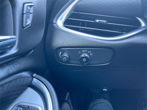 Certified 2018 Chevrolet Malibu LT image 17