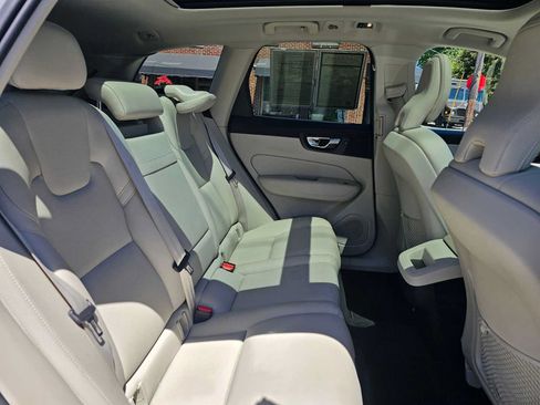 Used 2019 Volvo XC60 T5 Momentum w/ Premium Package FWD image 14