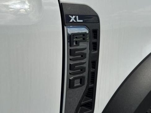 Used 2024 Ford F550 4x4 Regular Cab Super Duty image 17