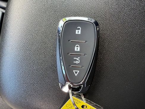 Used 2021 Chevrolet Equinox LT image 32