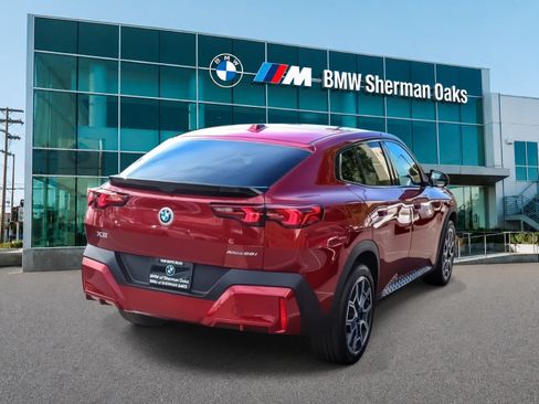 Used 2025 BMW X2 xDrive28i AWD/4WD image 4
