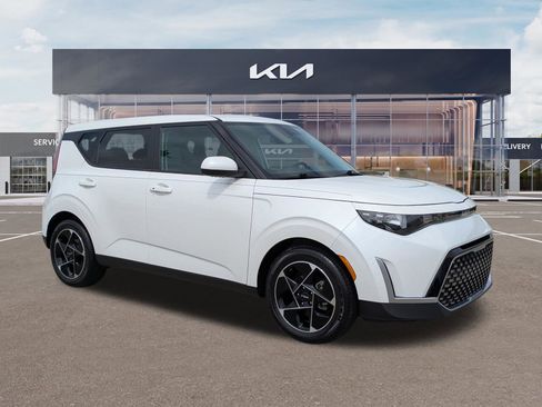 Certified 2024 Kia Soul EX image 2