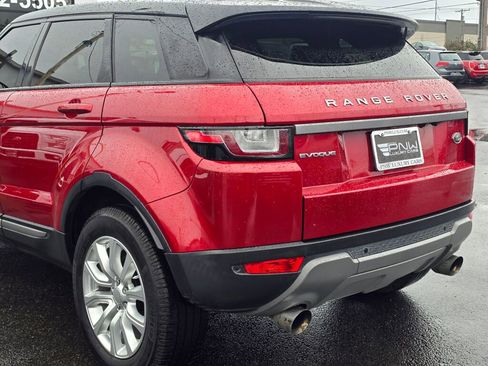Used 2017 Land Rover Range Rover Evoque SE image 9