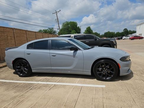 Used 2022 Dodge Charger SXT w/ Blacktop Package image 4