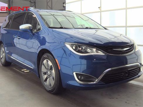 Used 2019 Chrysler Pacifica Limited w/ Advanced Safetytec Group image 4